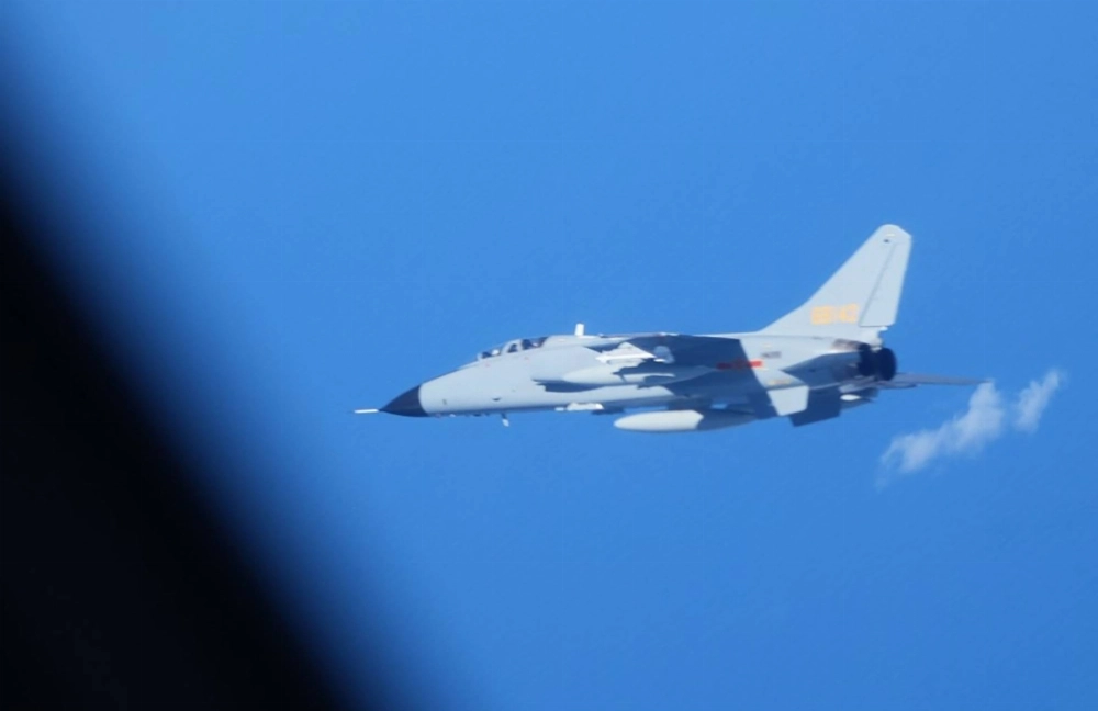A Chinese JH-7 fighter-bomber flies close to an Air Self-Defense Force YS-11EB intelligence-gathering surveillance aircraft over the high seas in the East China Sea on Wednesday.  A Chinese JH-7 fighter-bomber flies close to an Air Self-Defense Force YS-11EB intelligence-gathering surveillance aircraft over the high seas in the East China Sea on Wednesday.