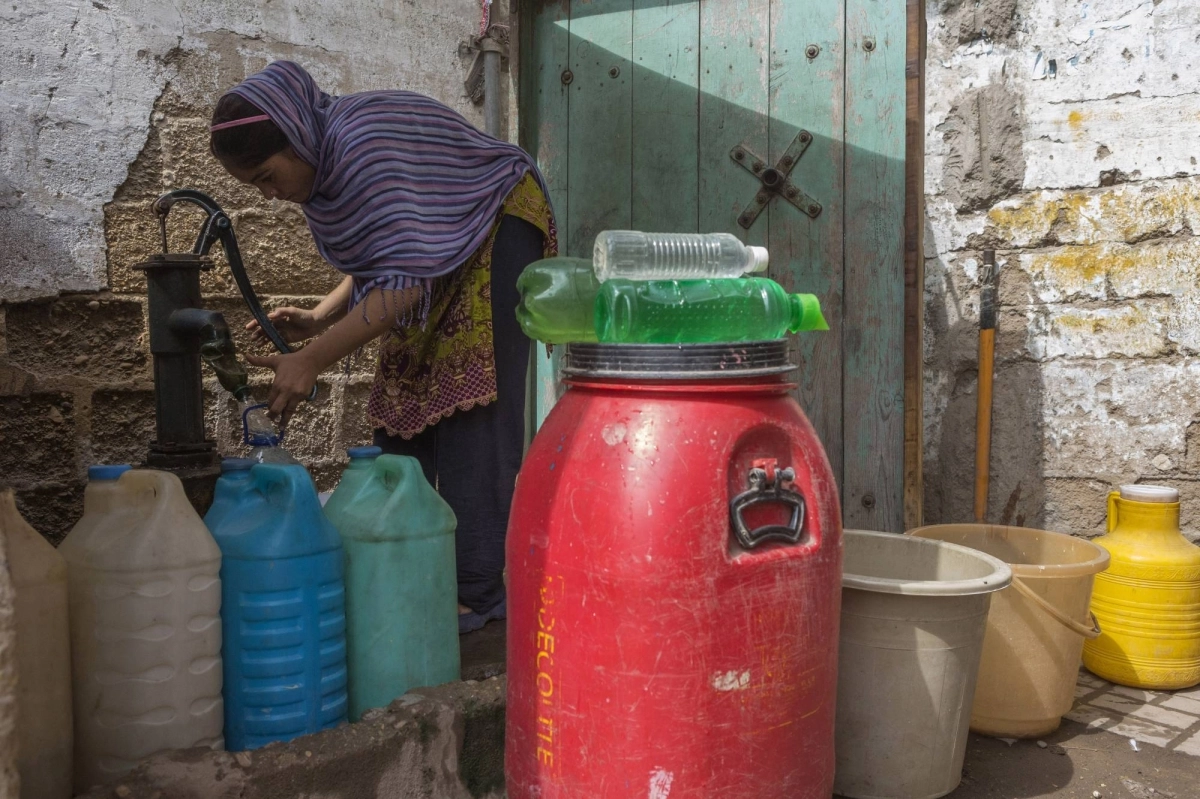 A woman fills containers with water at a community hand pump during a power outage in Karachi, Pakistan, on June 15. A woman fills containers with water at a community hand pump during a power outage in Karachi, Pakistan, on June 15.