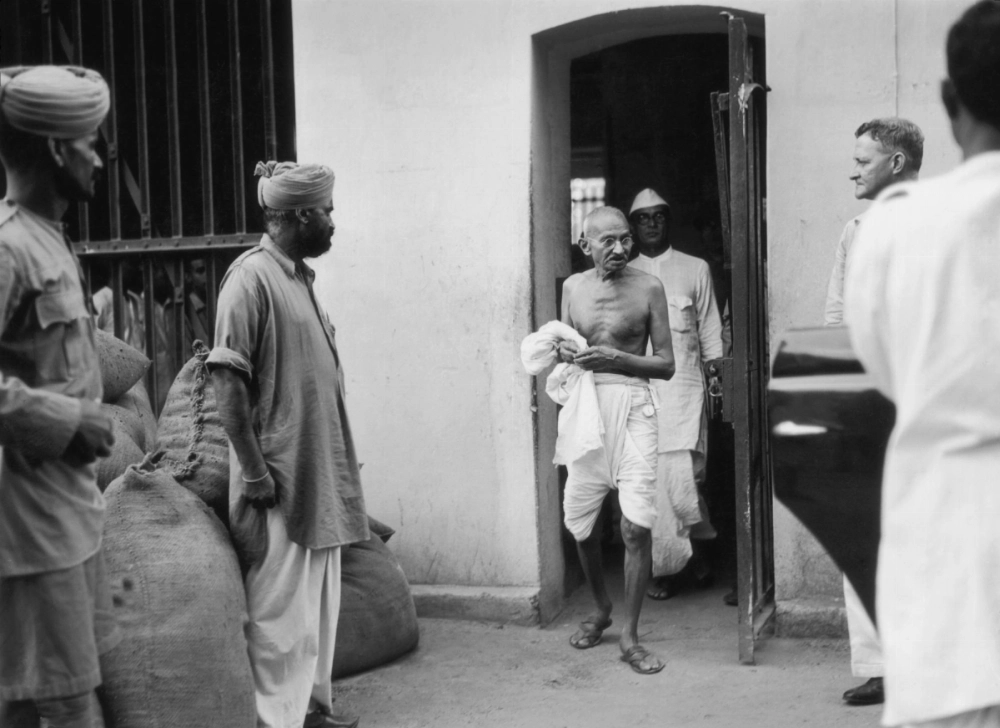 Mahatma Gandhi led the Indian independence movement with an unshakable faith in nonviolence that arguably dovetailed with Zen philosophy in some respects. Mahatma Gandhi led the Indian independence movement with an unshakable faith in nonviolence that arguably dovetailed with Zen philosophy in some respects.