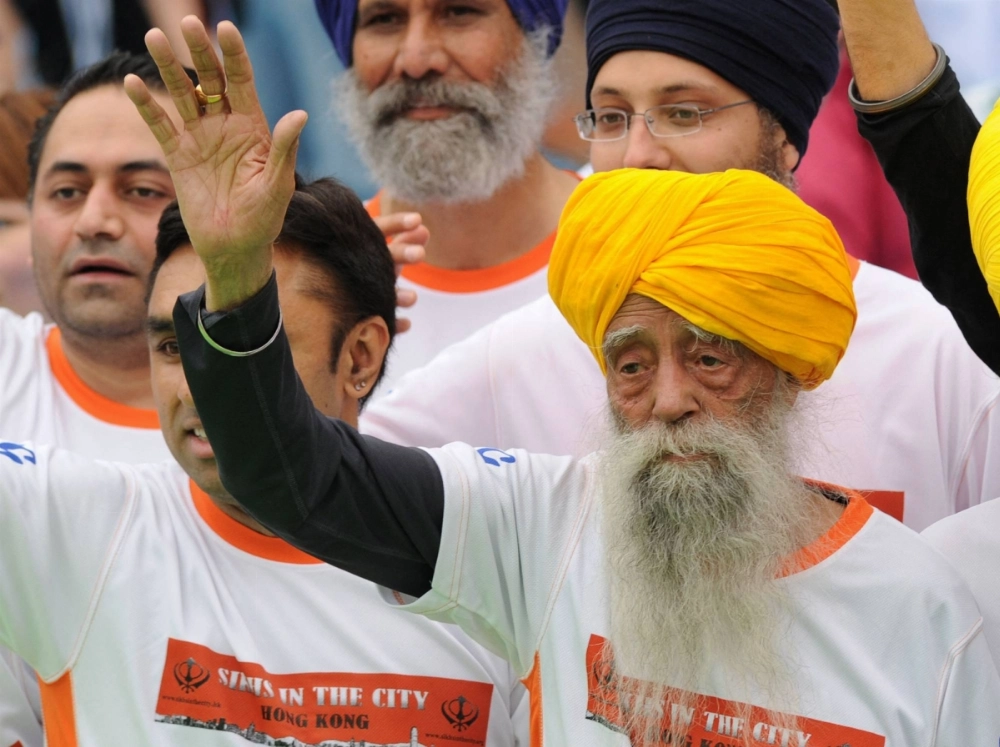 Fauja Singh waves after finishing a 10 kilometer run in Hong Kong in February 2023.  Fauja Singh waves after finishing a 10 kilometer run in Hong Kong in February 2023.