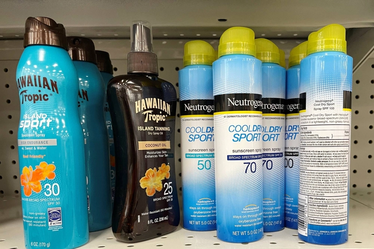 In March, the Santa Clara County District Attorney’s Office in California sued the maker of the Hawaiian Tropic and Banana Boat sunscreens, saying it engaged in false advertising by calling some of its products “reef-friendly” without scientific support. In March, the Santa Clara County District Attorney’s Office in California sued the maker of the Hawaiian Tropic and Banana Boat sunscreens, saying it engaged in false advertising by calling some of its products “reef-friendly” without scientific support.
