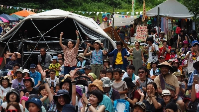 Fuji Rock Festival turns the green slopes of Niigata Prefecture’s Naeba Ski Resort into a summer escape that offers soundtracks for every mood. Fuji Rock Festival turns the green slopes of Niigata Prefecture’s Naeba Ski Resort into a summer escape that offers soundtracks for every mood.