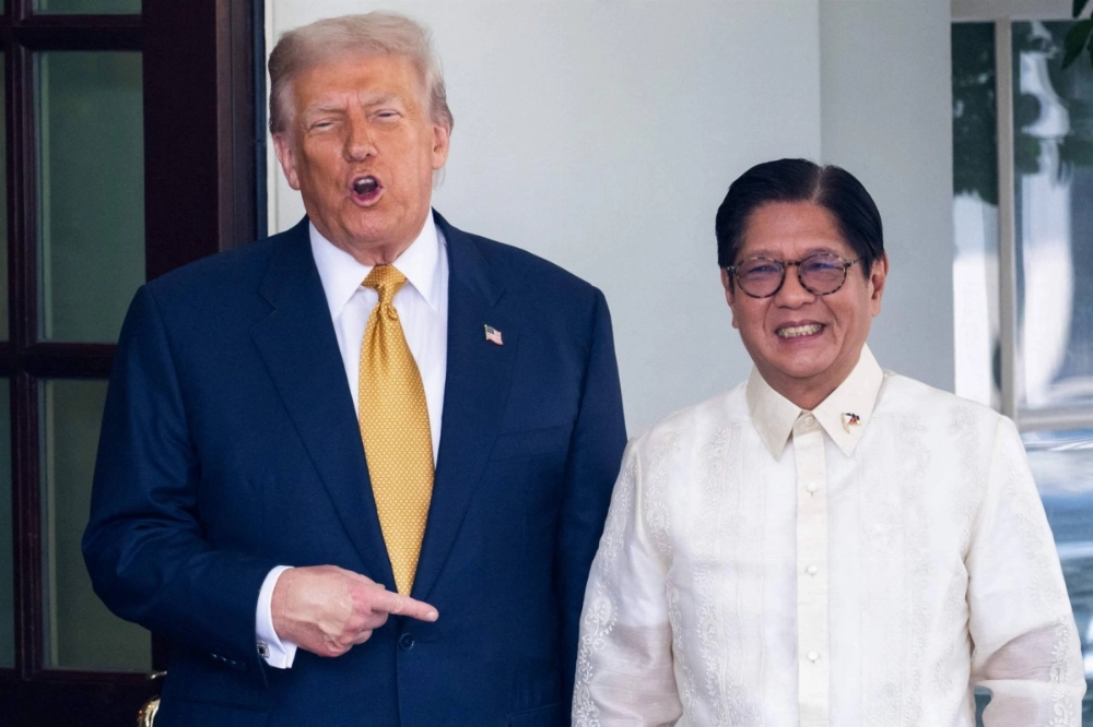U.S. President Donald Trump welcomes Philippine President Ferdinand Marcos Jr. at the entrance to the West Wing of the White House in Washington on Tuesday.