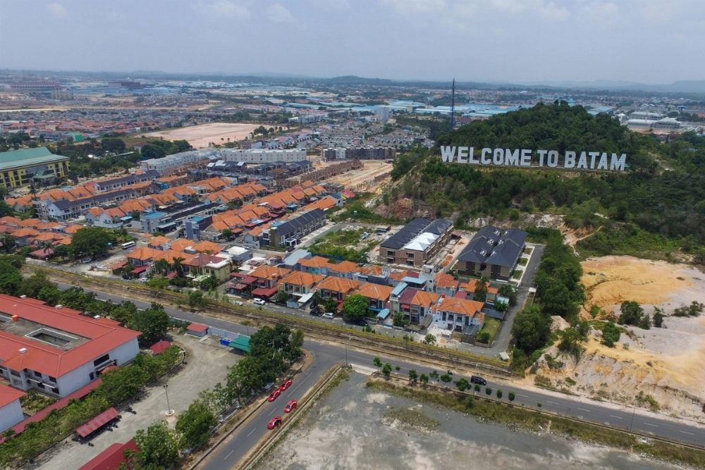 Batam, a duty-free Indonesian enclave a short ferry ride from Singapore, has become a key waypoint in a convoluted global shuffle involving Chinese solar panels and U.S. tariffs. Batam, a duty-free Indonesian enclave a short ferry ride from Singapore, has become a key waypoint in a convoluted global shuffle involving Chinese solar panels and U.S. tariffs.