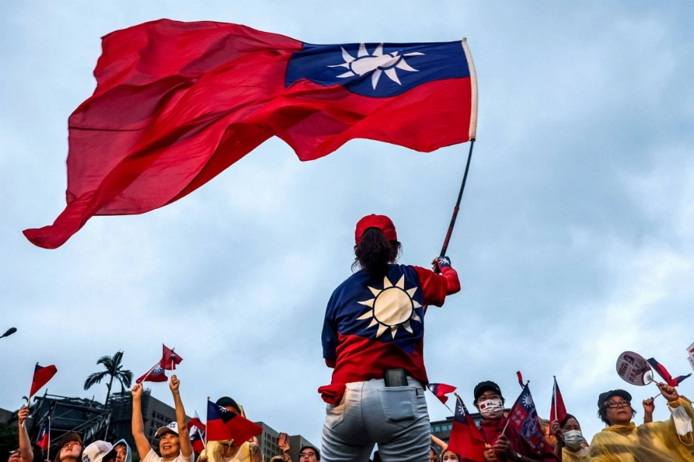 A supporter of Taiwan's main opposition party, Kuomintang (KMT), waves the country's national flag during a rally against the recall election in front of the Presidential Office in Taipei on Friday. A supporter of Taiwan's main opposition party, Kuomintang (KMT), waves the country's national flag during a rally against the recall election in front of the Presidential Office in Taipei on Friday.