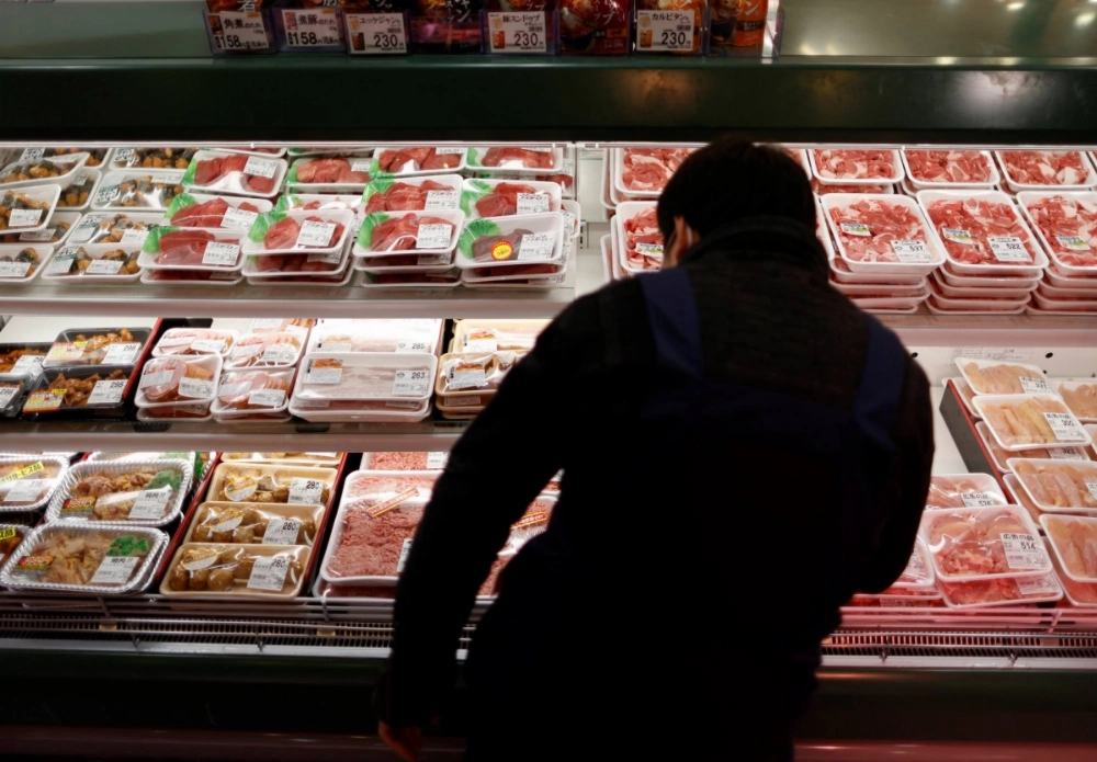 Prolonged high prices for food and other goods have pushed down consumer sentiment and real wages, according to the Annual Report on the Japanese Economy and Public Finance for fiscal 2025. Prolonged high prices for food and other goods have pushed down consumer sentiment and real wages, according to the Annual Report on the Japanese Economy and Public Finance for fiscal 2025.