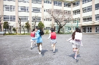The number of children waiting to be accepted into <i>gakudō hoiku</i> after-school care facilities for elementary school students has dropped from a year earlier. | Getty Images
