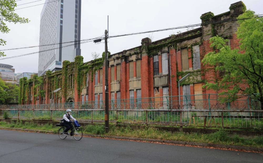 A building in the city of Osaka that served as the Osaka Army Arsenal's chemical analysis laboratory during World War II A building in the city of Osaka that served as the Osaka Army Arsenal's chemical analysis laboratory during World War II