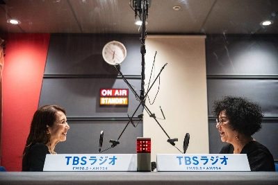 Mika Horii (left) and Jane Su record an episode of “Over the Sun” at TBS Broadcasting Center in Tokyo’s Akasaka area. The show draws 1.5 million monthly plays. Mika Horii (left) and Jane Su record an episode of “Over the Sun” at TBS Broadcasting Center in Tokyo’s Akasaka area. The show draws 1.5 million monthly plays.