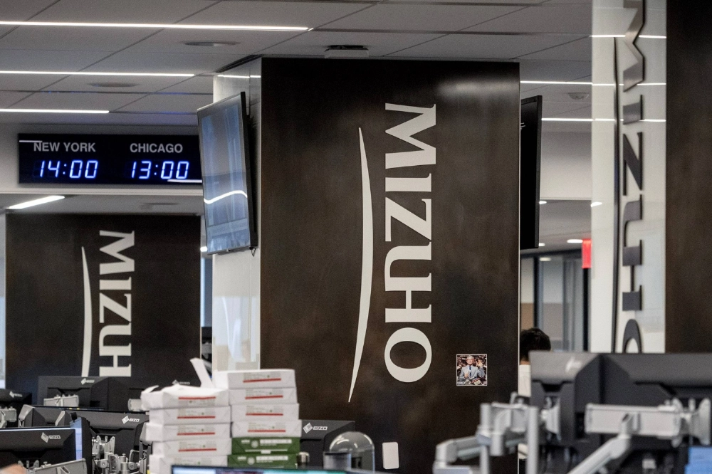 Mizuho Financial Group now expects net income to reach a record ¥1.02 trillion ($6.9 billion) in the year ending March 31, up from ¥940 billion projected earlier, it said Thursday.  Mizuho Financial Group now expects net income to reach a record ¥1.02 trillion ($6.9 billion) in the year ending March 31, up from ¥940 billion projected earlier, it said Thursday.
