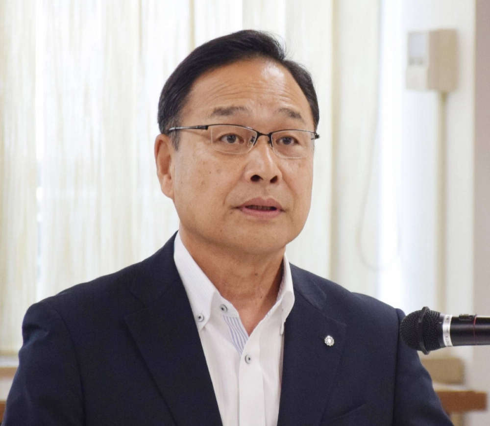 Mihama Mayor Hideki Toshima expressed his support on Monday for Kansai Electric Power Co.'s planned survey for building a new reactor at its Mihama nuclear power plant in Fukui Prefecture. Mihama Mayor Hideki Toshima expressed his support on Monday for Kansai Electric Power Co.'s planned survey for building a new reactor at its Mihama nuclear power plant in Fukui Prefecture.