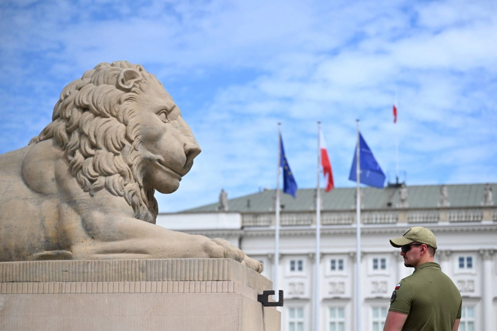 A Polish security officer stands guard in front of the Presidential Palace in Warsaw on Tuesday. A Polish security officer stands guard in front of the Presidential Palace in Warsaw on Tuesday.