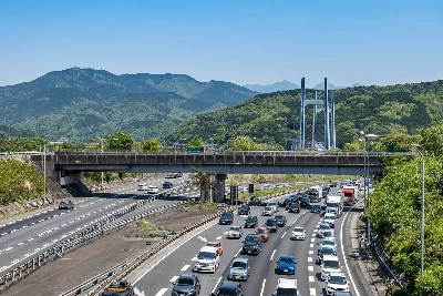 Heavy traffic on the nation's highways is just as much a part of the Bon holiday period as visiting ancestral graves.  Heavy traffic on the nation's highways is just as much a part of the Bon holiday period as visiting ancestral graves.