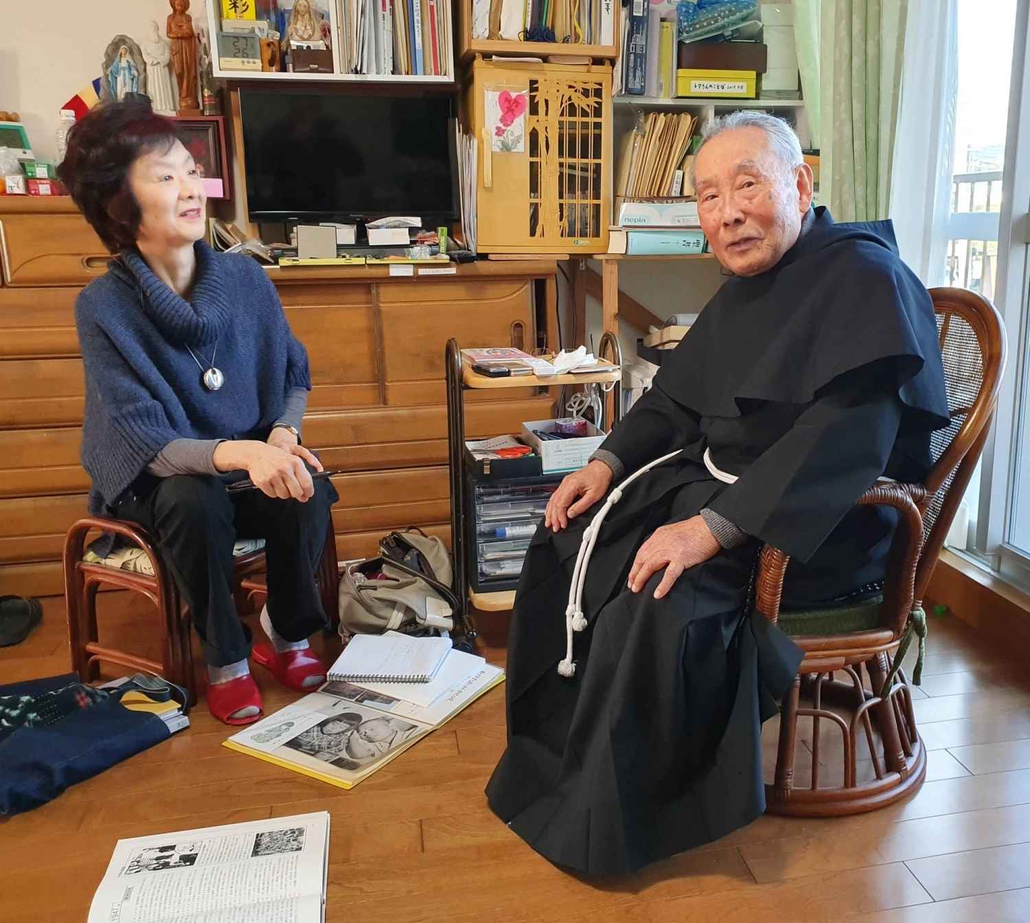 The author, Naoko Abe, interviews Koichi Tagawa in 2019. The author, Naoko Abe, interviews Koichi Tagawa in 2019.