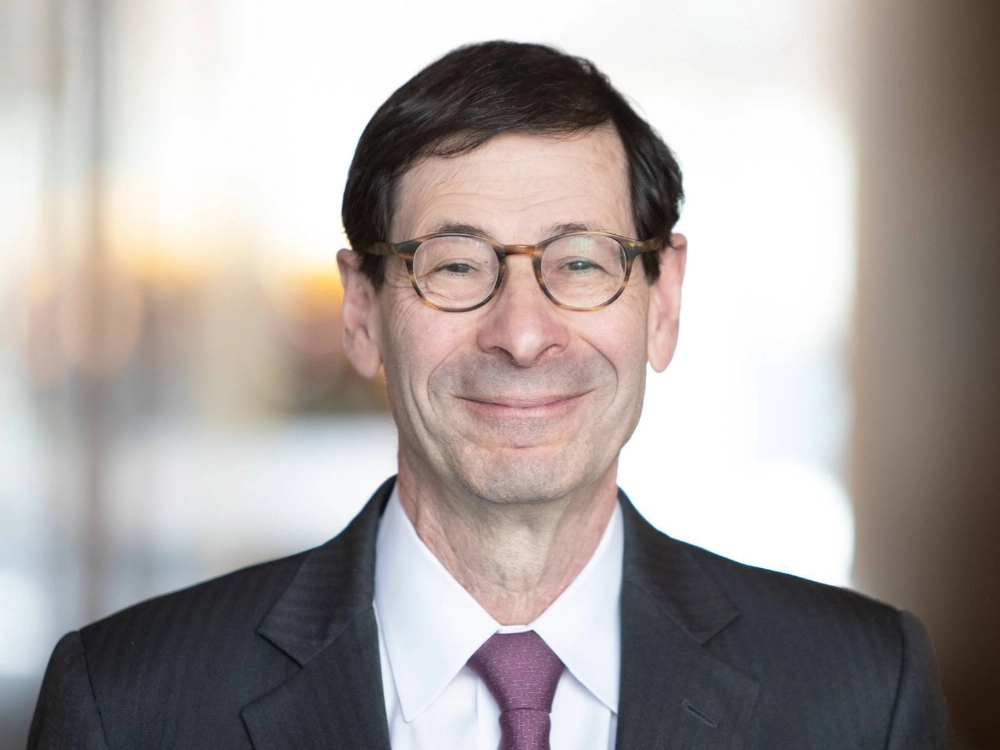 Former International Monetary Fund Chief Economist Maurice Obstfeld has expressed concern that U.S. President Donald Trump's administration has taken policy measures, including high tariffs and tax laws, that expand the federal debt and unpredictability, thereby undermining confidence in the dollar. Former International Monetary Fund Chief Economist Maurice Obstfeld has expressed concern that U.S. President Donald Trump's administration has taken policy measures, including high tariffs and tax laws, that expand the federal debt and unpredictability, thereby undermining confidence in the dollar.