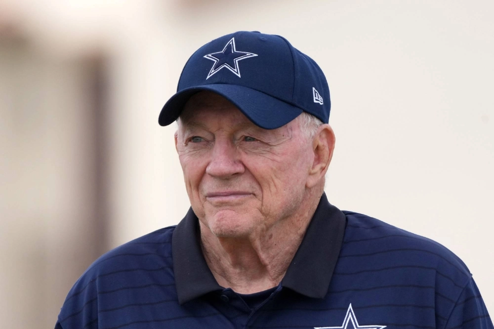 Jerry Jones says he was diagnosed with Stage 4 melanoma in 2010. Jerry Jones says he was diagnosed with Stage 4 melanoma in 2010.