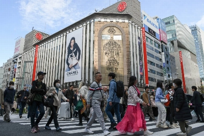 The streets of Tokyo's Ginza district in April. The number of foreign residents in Japan hit a record high at 3.76 million as of the end of last year, comprising just over 3% of the population. The streets of Tokyo's Ginza district in April. The number of foreign residents in Japan hit a record high at 3.76 million as of the end of last year, comprising just over 3% of the population.