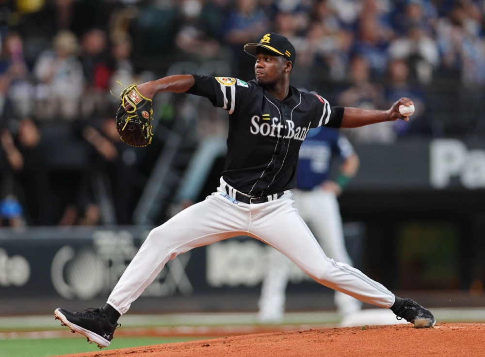 Hawks pitcher Livan Moinelo has a 1.13 ERA in 19 starts this season. Hawks pitcher Livan Moinelo has a 1.13 ERA in 19 starts this season.