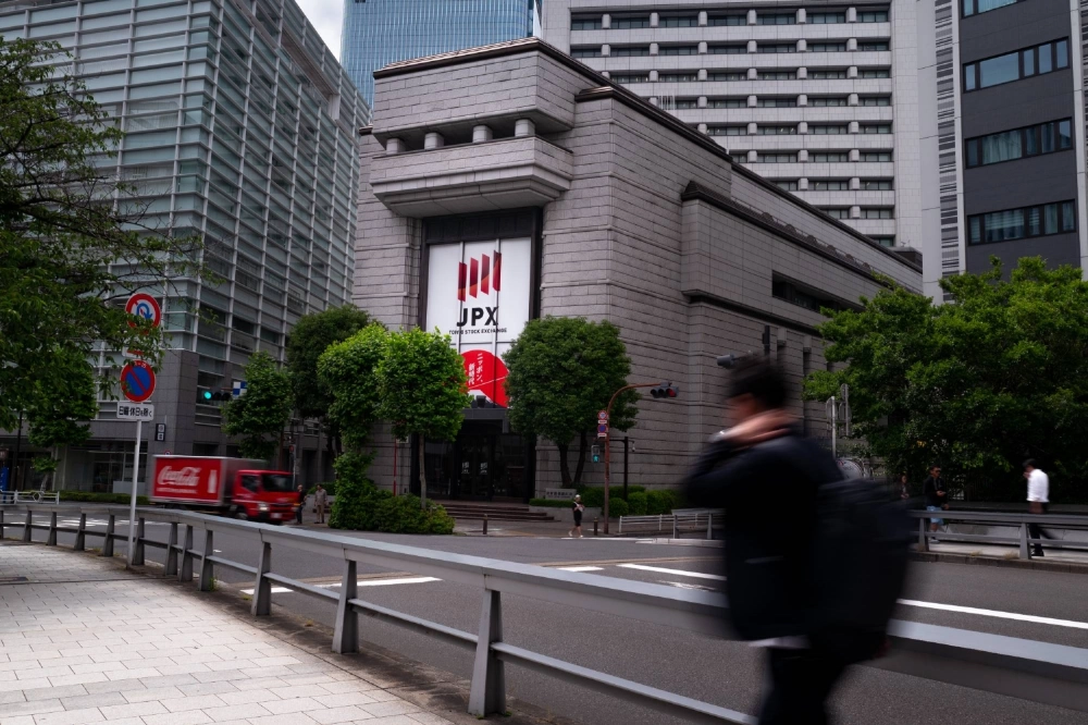 Tokyo stocks moved higher on Tuesday morning in uninspired trading. Tokyo stocks moved higher on Tuesday morning in uninspired trading.