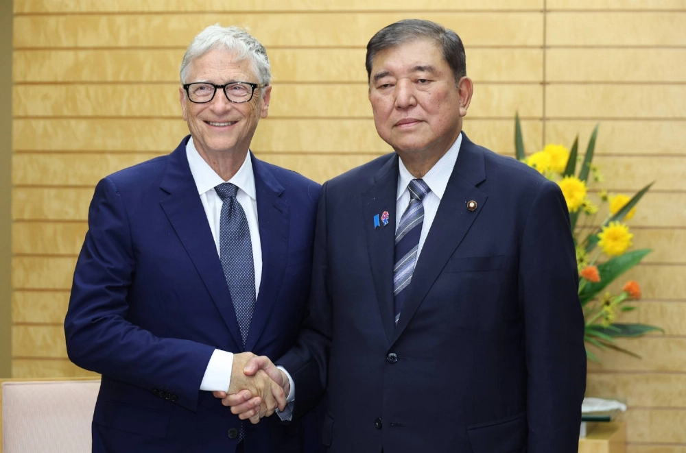 Prime Minister Shigeru Ishiba meets Microsoft co-founder Bill Gates at the prime minister's office in Tokyo on Tuesday. Prime Minister Shigeru Ishiba meets Microsoft co-founder Bill Gates at the prime minister's office in Tokyo on Tuesday.