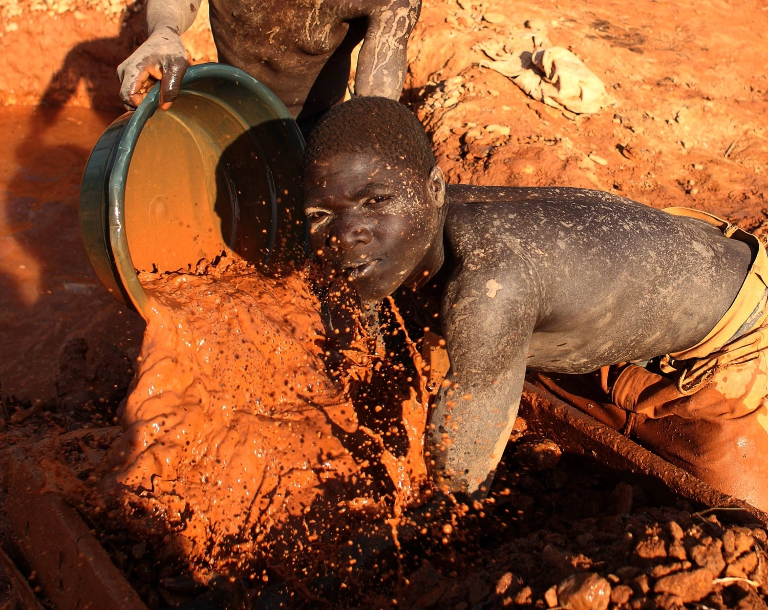 For barefoot miners in Manica who dig for gold and jewels without the most basic protective equipment, the risks are worth it. For barefoot miners in Manica who dig for gold and jewels without the most basic protective equipment, the risks are worth it.