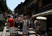 The estimated number of foreign visitors to Japan in July reached a record high for the month, driven by an increase in visitors, primarily from mainland China, Taiwan and the United States. | REUTERS