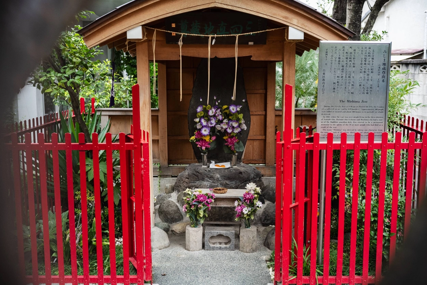 The Mishima Jizo in Yanaka, Taito Ward, commemorates about 500 people killed or injured in the March 4, 1945, bombing. The Mishima Jizo in Yanaka, Taito Ward, commemorates about 500 people killed or injured in the March 4, 1945, bombing.