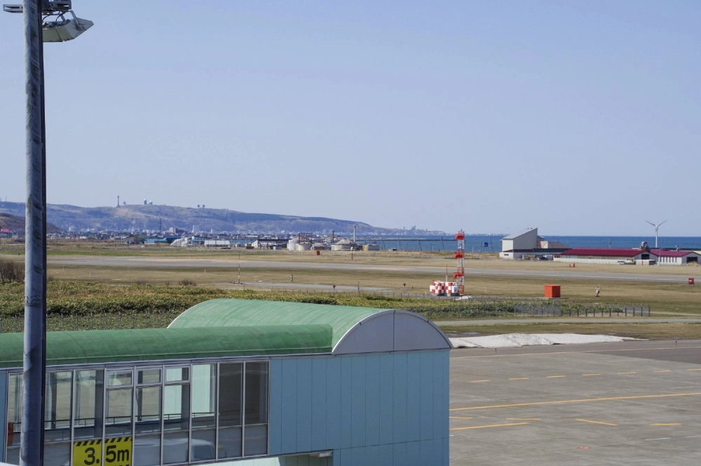 An All Nippon Airways passenger plane landed on a runway where a work vehicle was operating at Wakkanai Airport in Hokkaido on Wednesday, according to the transport ministry. An All Nippon Airways passenger plane landed on a runway where a work vehicle was operating at Wakkanai Airport in Hokkaido on Wednesday, according to the transport ministry.