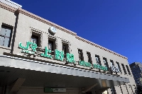 East Japan Railway said Thursday that it will cancel one trip of a luxury overnight sleeper service, which was originally scheduled to depart from Ueno Station in Tokyo on Aug. 30, after crew members were found to have been drinking alcohol on duty.  | GETTY IMAGES
