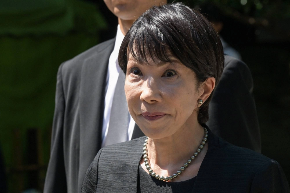 Former economic security minister Sanae Takaichi visits Yasukuni Shrine in Tokyo on Aug. 15. Political commentator Toru Hashimoto has suggested that Takaichi ought to lead a group of like-minded hawkish politicians out of the Liberal Democratic Party and form their own party.  Former economic security minister Sanae Takaichi visits Yasukuni Shrine in Tokyo on Aug. 15. Political commentator Toru Hashimoto has suggested that Takaichi ought to lead a group of like-minded hawkish politicians out of the Liberal Democratic Party and form their own party.
