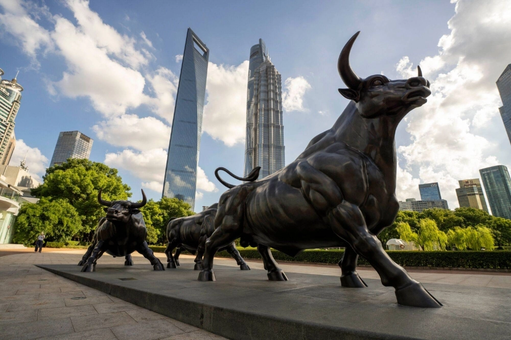 Statues of bulls in Pudong's Lujiazui Financial District in Shanghai on Aug. 18 Statues of bulls in Pudong's Lujiazui Financial District in Shanghai on Aug. 18