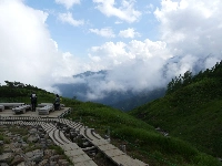 Ski resort operators in Hakuba and elsewhere feel they have no choice but to boost their summer business to survive, given how the snow season has become shorter and unpredictable due to climate change. | TOMOKO OTAKE