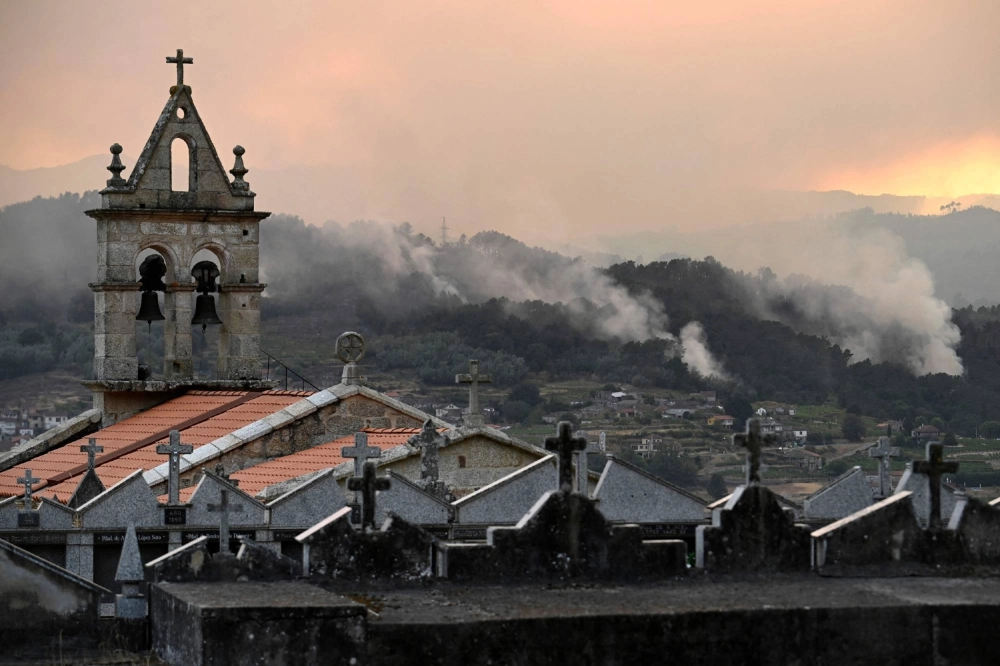A wildfire burns near the village of Esposende, in the northwestern Spanish municipality of Cenlle, on Aug. 17. A wildfire burns near the village of Esposende, in the northwestern Spanish municipality of Cenlle, on Aug. 17.
