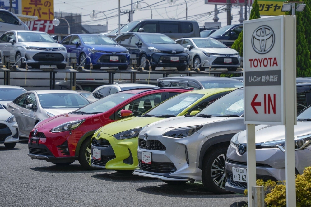 A Toyota dealership in Tokyo. Toyota’s worldwide sales rose 4% from a year earlier to 963,796 units, the company said Thursday. A Toyota dealership in Tokyo. Toyota’s worldwide sales rose 4% from a year earlier to 963,796 units, the company said Thursday.