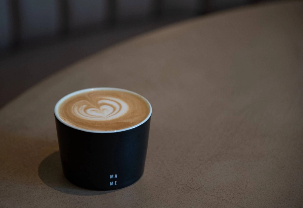 At Kuro Mame, baristas customize the coffee according to the guest's preferences. At Kuro Mame, baristas customize the coffee according to the guest's preferences.