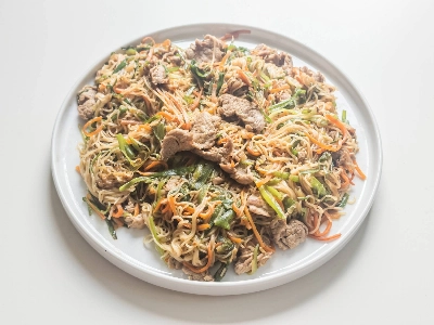 An Okinawan stir-fry, "sōmen champurū" is your answer to a quick and easy lunch.  An Okinawan stir-fry, "sōmen champurū" is your answer to a quick and easy lunch.
