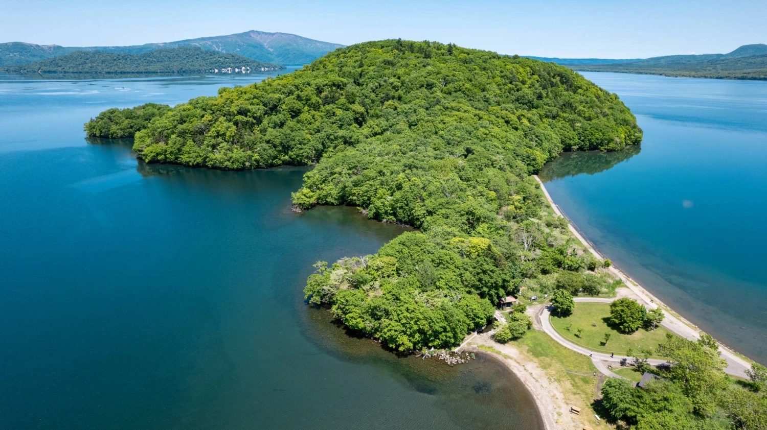 Like much of eastern Hokkaido, Kawayu Onsen is full of natural beauty, but that hasn't proved enough to keep tourists coming at the rate they used to. Like much of eastern Hokkaido, Kawayu Onsen is full of natural beauty, but that hasn't proved enough to keep tourists coming at the rate they used to.