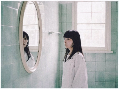 Singer-songwriter Mei Ehara confronted the pressure of creating her third album by taking inspiration from a literary device that merely serves as a trigger for a plot. The resulting album is “All About McGuffin.” Singer-songwriter Mei Ehara confronted the pressure of creating her third album by taking inspiration from a literary device that merely serves as a trigger for a plot. The resulting album is “All About McGuffin.”