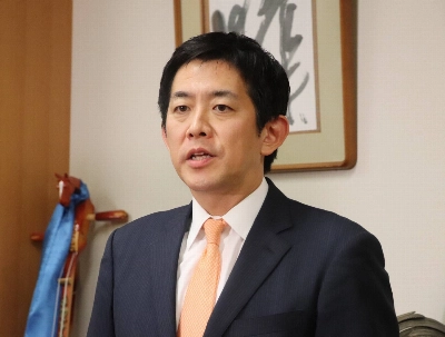 Former economic security minister Takayuki Kobayashi has become the second person to announce his candidacy for the Liberal Democratic Party's upcoming presidential election. Former economic security minister Takayuki Kobayashi has become the second person to announce his candidacy for the Liberal Democratic Party's upcoming presidential election.
