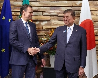 Prime Minister Shigeru Ishiba (right) meets with his Portuguese counterpart, Luis Montenegro, on Thursday in Tokyo. | JIJI