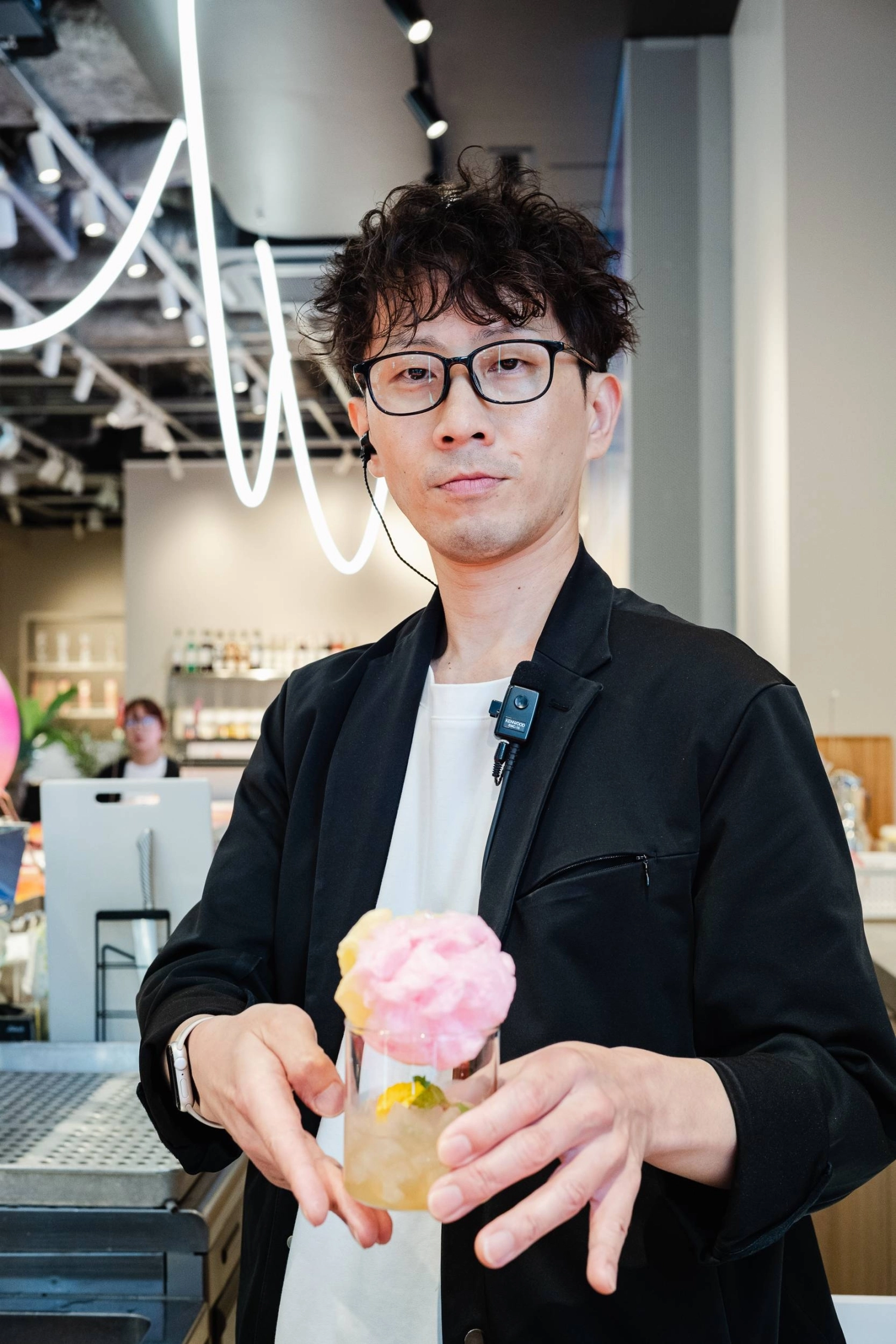 Sumadori Bar bartender and assistant manager Kimihisa Otsuka shows off his establishment's Marbling Rain cocktail. Sumadori Bar bartender and assistant manager Kimihisa Otsuka shows off his establishment's Marbling Rain cocktail.
