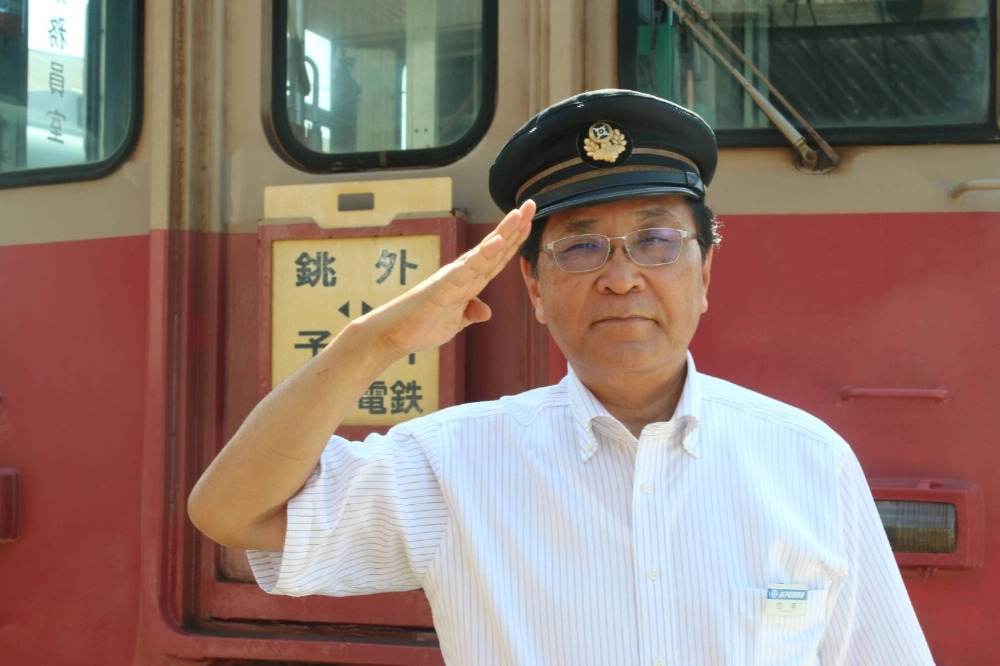 "Laughter is important when you're in a difficult situation," said Katsunori Takemoto, president of Choshi Electric Railway, on Aug. 5 in Choshi, Chiba Prefecture. "Laughter is important when you're in a difficult situation," said Katsunori Takemoto, president of Choshi Electric Railway, on Aug. 5 in Choshi, Chiba Prefecture.