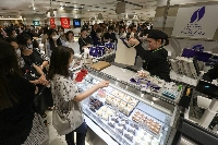 Pastry shop Chez Shibata opens on the newly renovated basement floor of Seibu Ikebukuro on Tuesday in Tokyo's Toshima Ward. | JIJI
