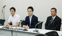 (From left) Tadashi Morishima,Takeshi Saiki and Hiroki Abe hold a news conference at parliament after submitting  their letters of resignation to Nippon Ishin no Kai on Sept. 8. | JIJI