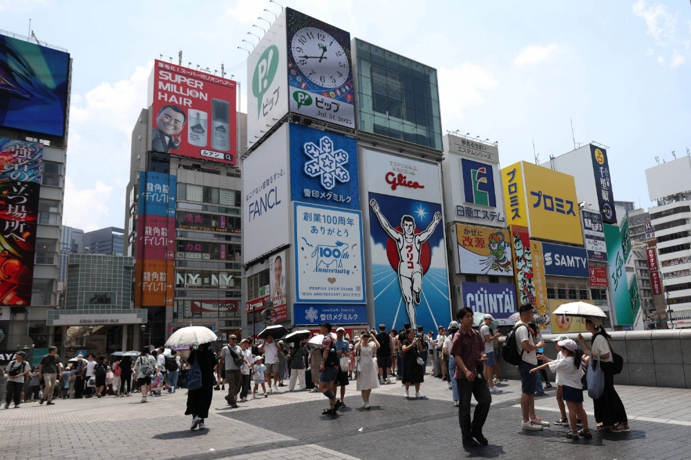 Tourists in the Dotonbori area in Osaka. Calls are growing in Osaka Prefecture for a review of <i>minpaku</i> private lodging services for tourists, as locals face the issue of bad manners by some foreign guests. Tourists in the Dotonbori area in Osaka. Calls are growing in Osaka Prefecture for a review of <i>minpaku</i> private lodging services for tourists, as locals face the issue of bad manners by some foreign guests.