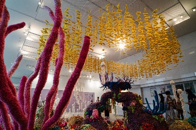 “Between Currents and Bloom,” an eye-popping crocheted seascape by Indonesian artist Mulyana, dazzles with Instagram-ready cuteness while recalling a vibrant ocean now threatened by warming seas. “Between Currents and Bloom,” an eye-popping crocheted seascape by Indonesian artist Mulyana, dazzles with Instagram-ready cuteness while recalling a vibrant ocean now threatened by warming seas.