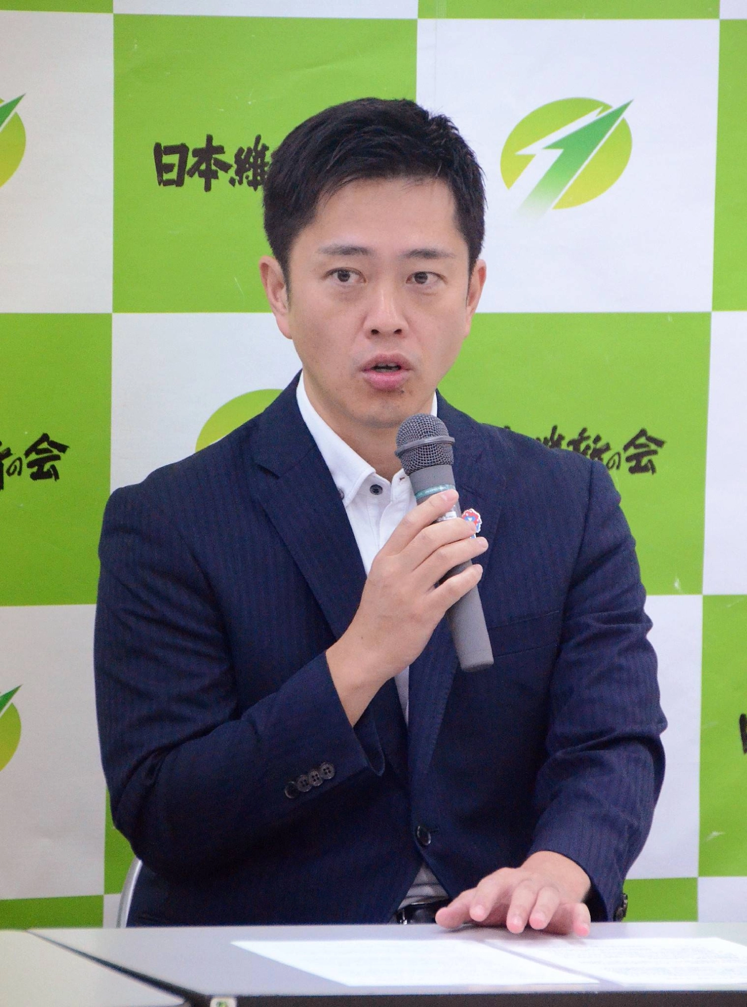 Nippon Ishin leader Hirofumi Yoshimura speaks to reporters at party headquarters in Osaka on Tuesday. Nippon Ishin leader Hirofumi Yoshimura speaks to reporters at party headquarters in Osaka on Tuesday.