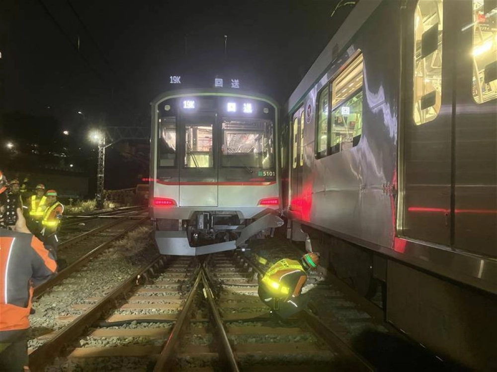 A not-in-service train is seen derailed early Monday morning after colliding with a passenger train late Sunday at Kajigaya Station on Tokyu Railways' Den-en-toshi Line in Kawasaki. A not-in-service train is seen derailed early Monday morning after colliding with a passenger train late Sunday at Kajigaya Station on Tokyu Railways' Den-en-toshi Line in Kawasaki.