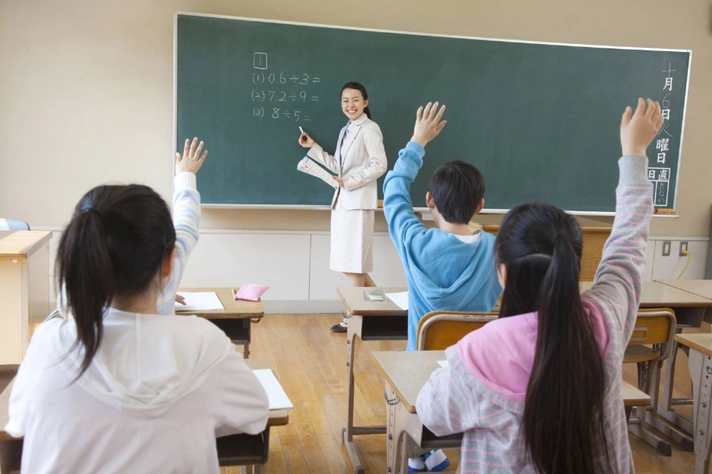Japanese teachers work significantly longer hours than their peers in other countries, with time spent on extracurricular activities being a heavy burden, an OECD study shows. Japanese teachers work significantly longer hours than their peers in other countries, with time spent on extracurricular activities being a heavy burden, an OECD study shows.