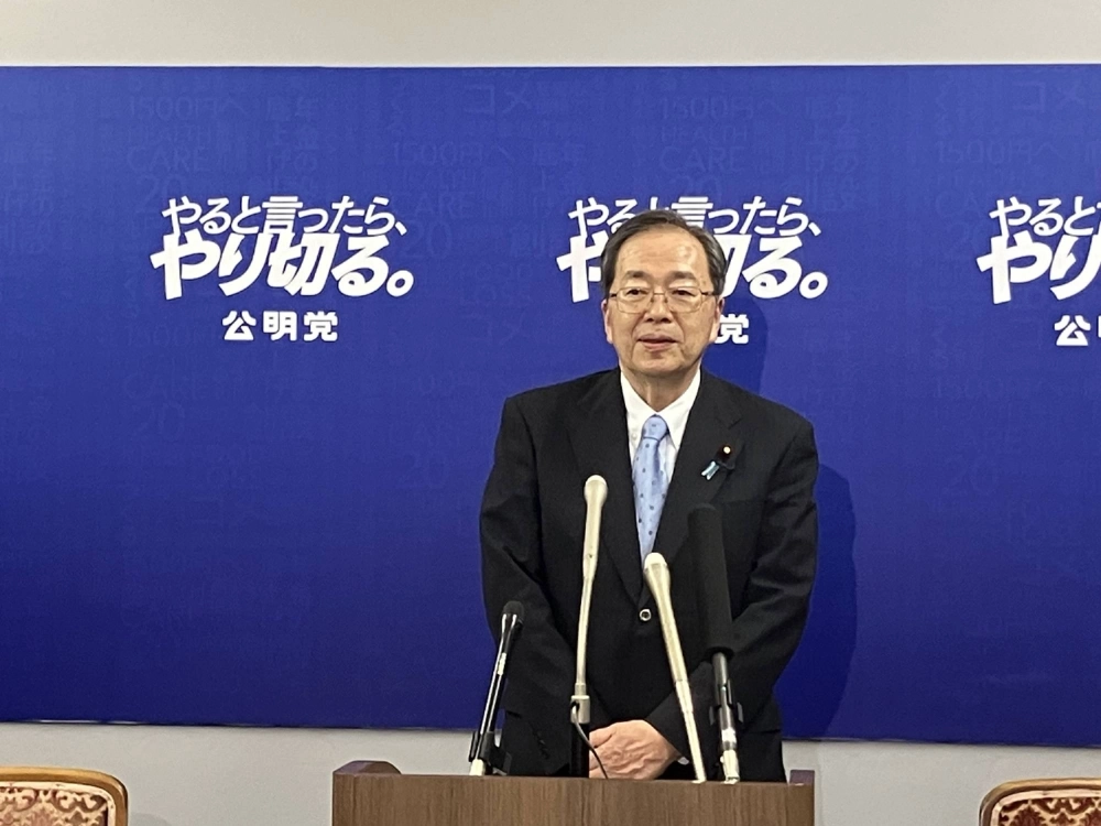 Komeito leader Tetsuo Saito speaks to reporters at parliament after meeting with Liberal Democratic Party executives on Tuesday. Komeito leader Tetsuo Saito speaks to reporters at parliament after meeting with Liberal Democratic Party executives on Tuesday.